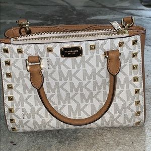 Micheal Kors cross body bag